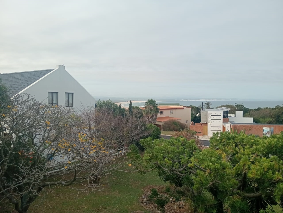 3 Bedroom Property for Sale in Wavecrest Eastern Cape
